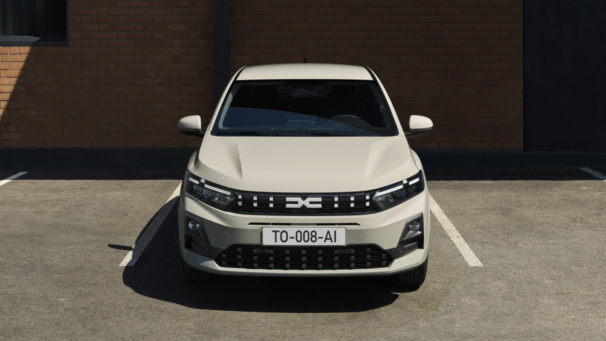 Dacia pārskatīja šo veiksmīgo Sandero modeli, piedāvājot jaunas dizaina un aprīkojuma funkcijas.